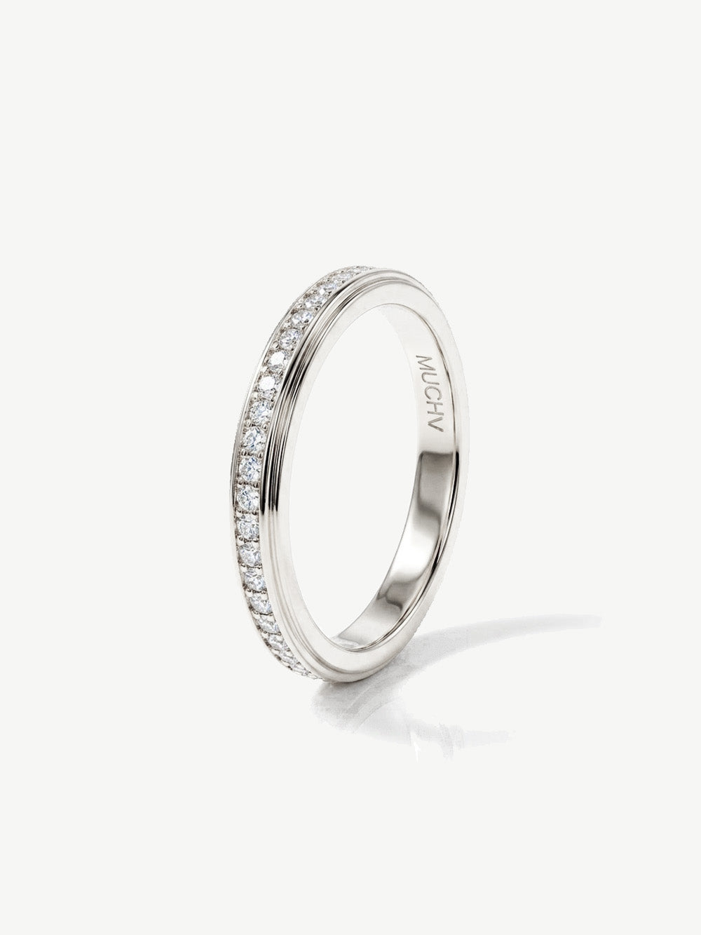 Bague d'éternité fine et empilable avec pierres scintillantes
