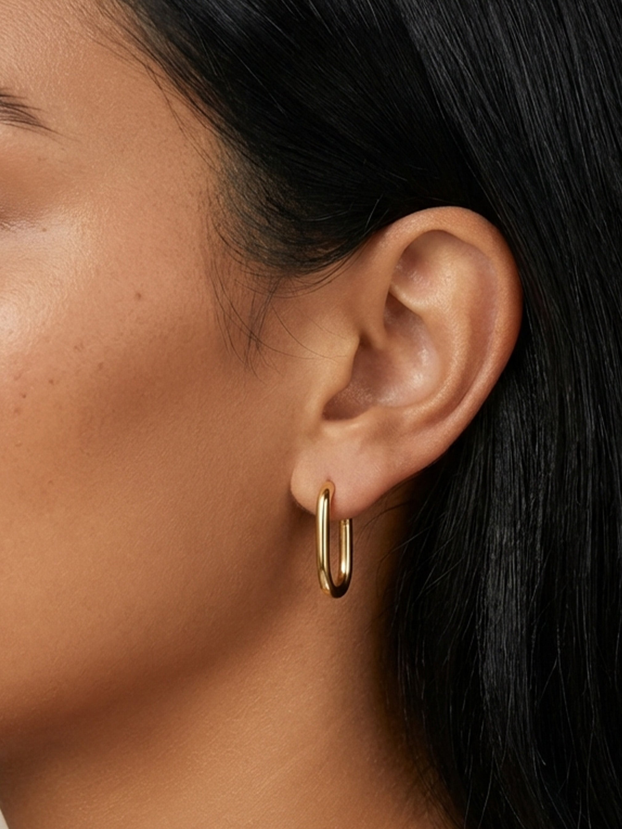 Petites boucles d'oreilles créoles ovales épaisses