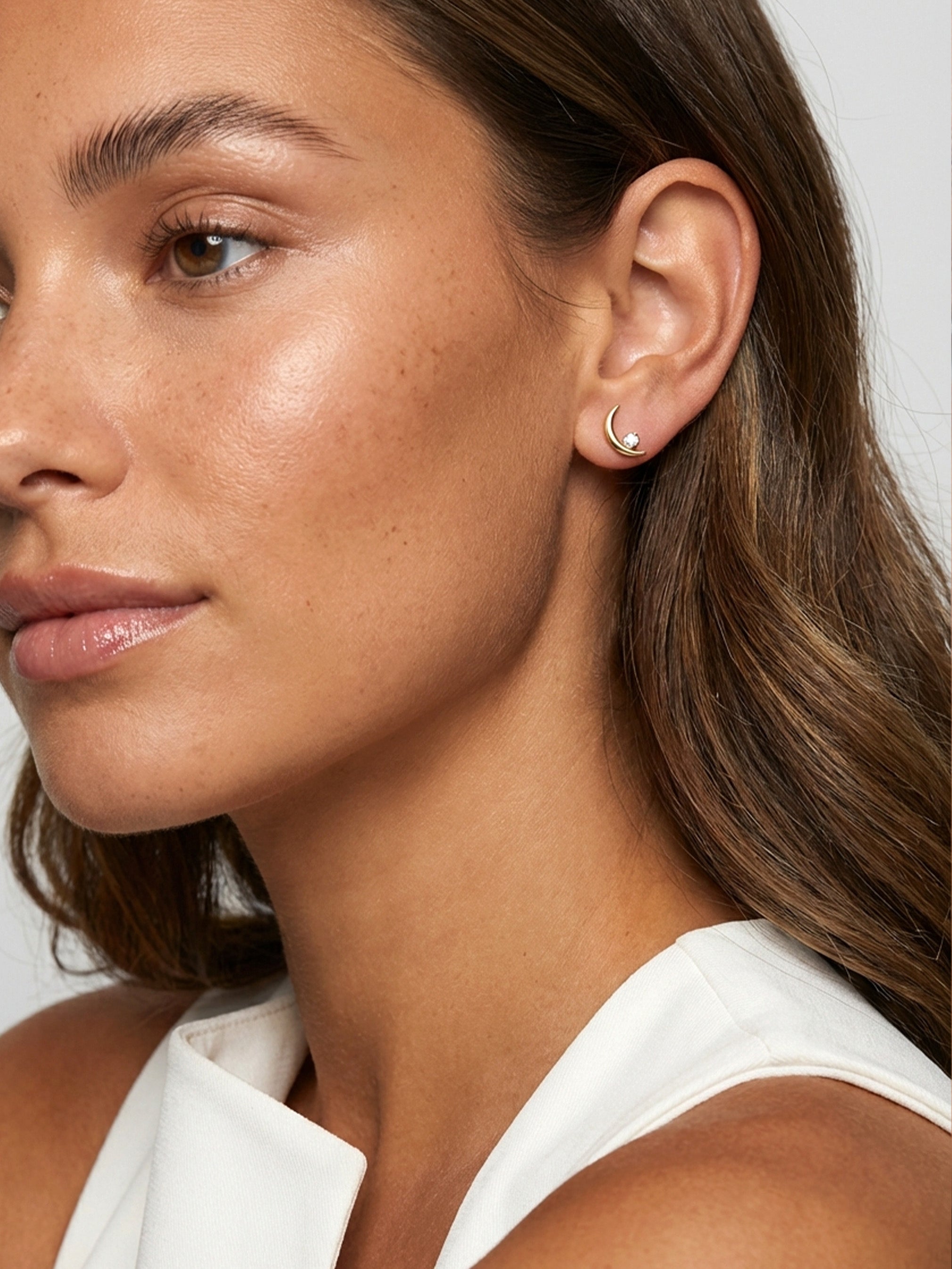 Boucles d'oreilles délicates en forme de croissant de lune et d'étoile