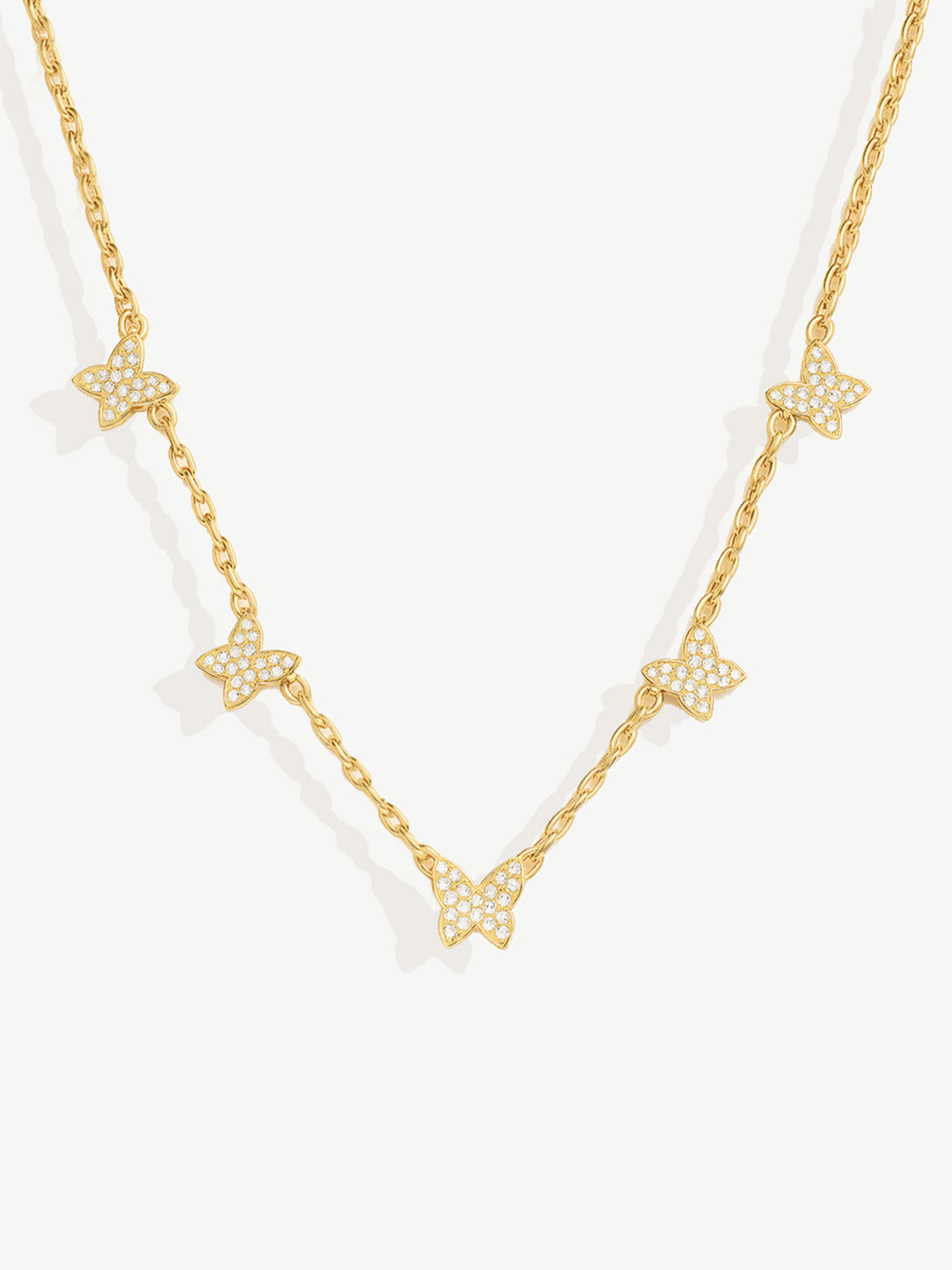 Collier ras du cou avec cinq breloques papillon