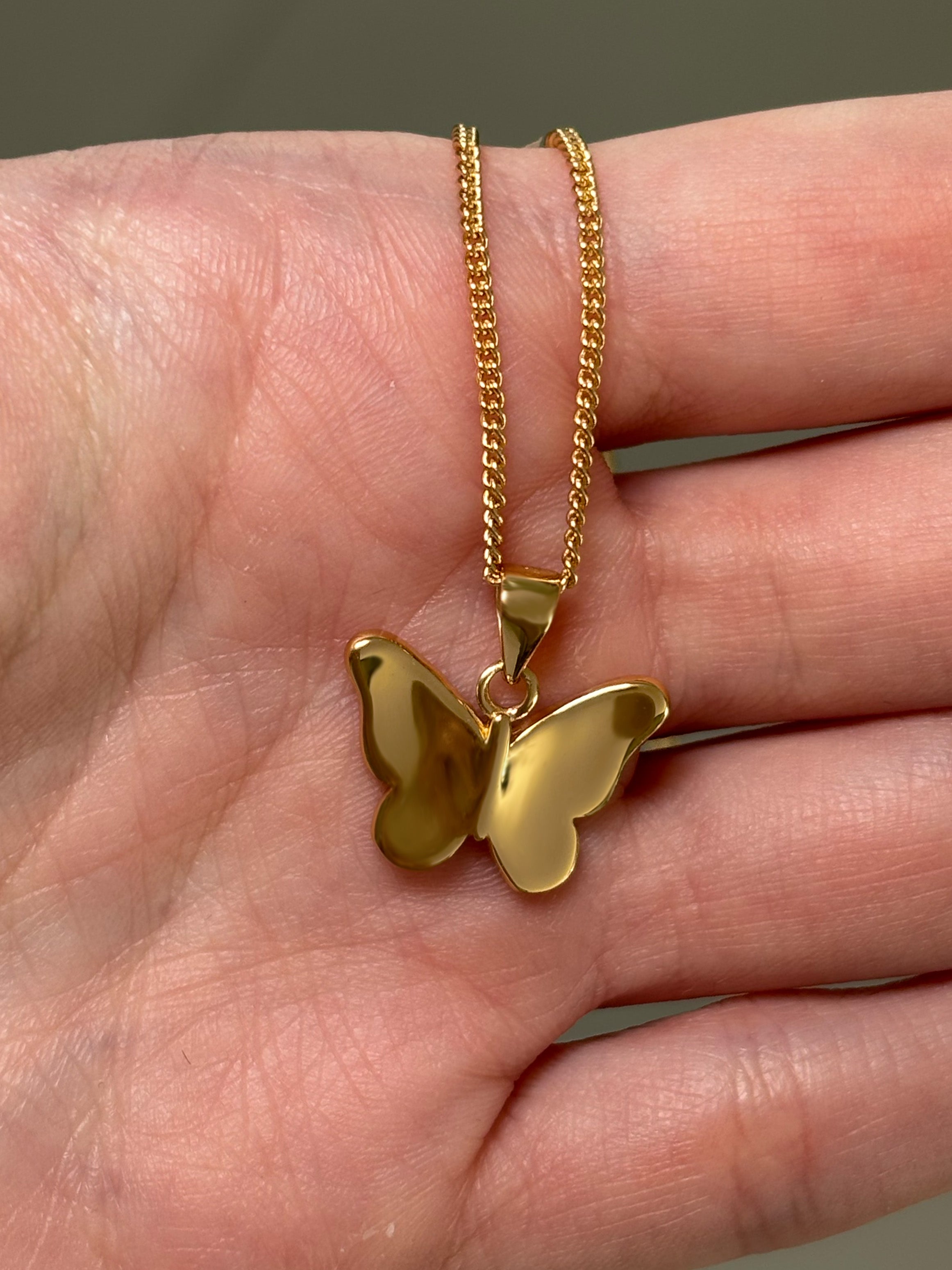 Collier pendentif papillon texturé