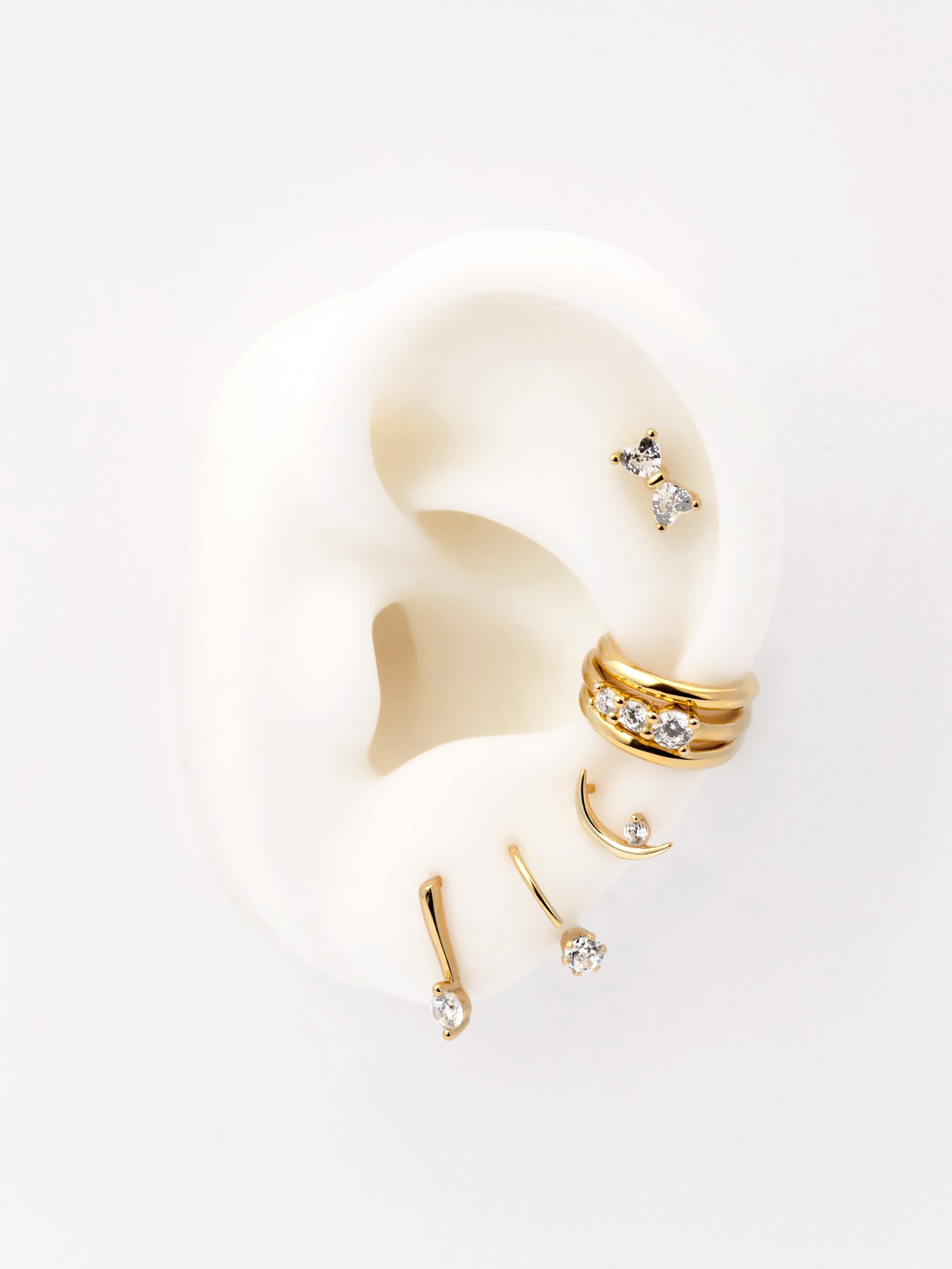 Boucles d'oreilles créoles délicates avec pierre en oxyde de zirconium