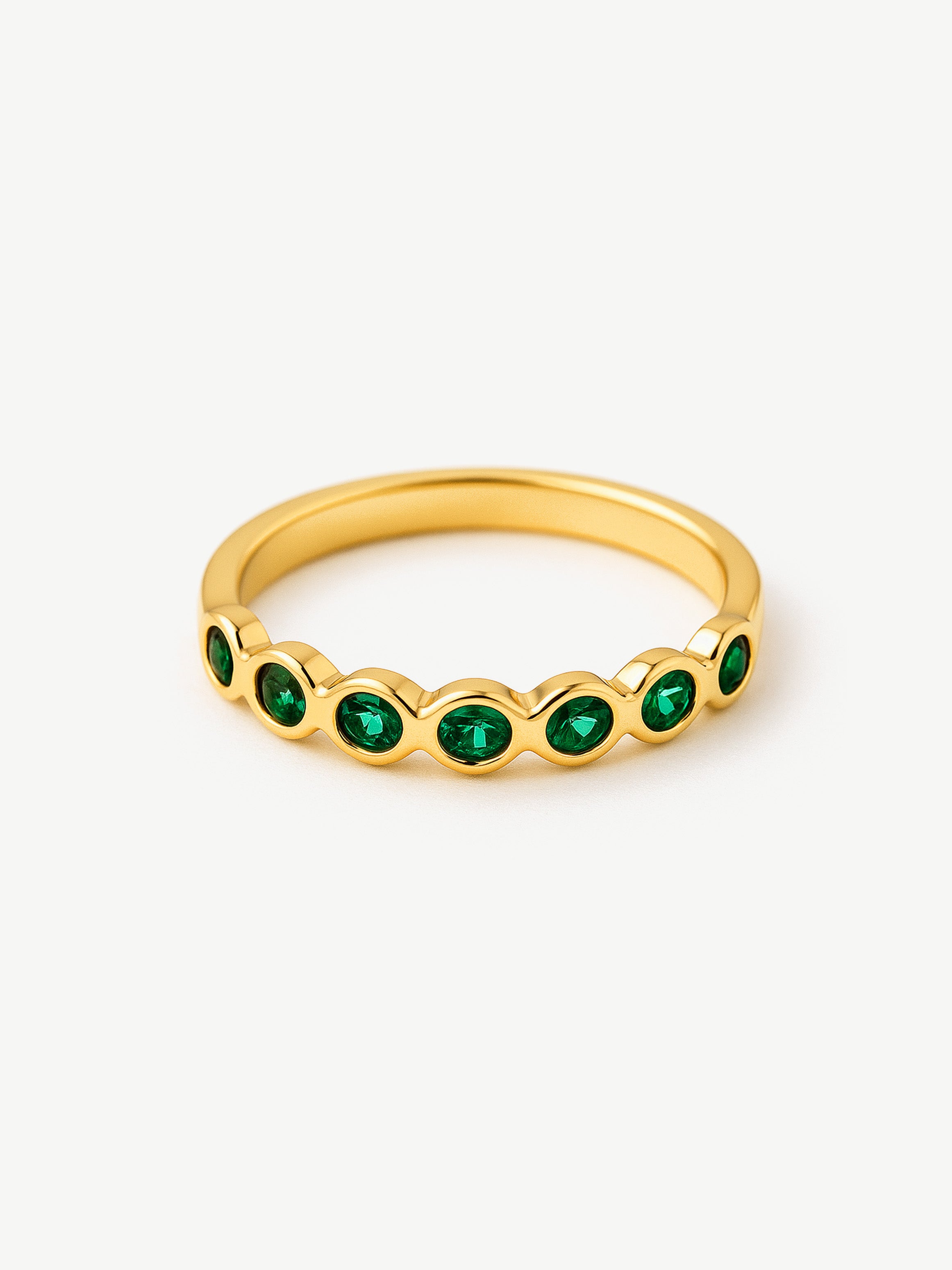Bague avec pierres vertes émeraude