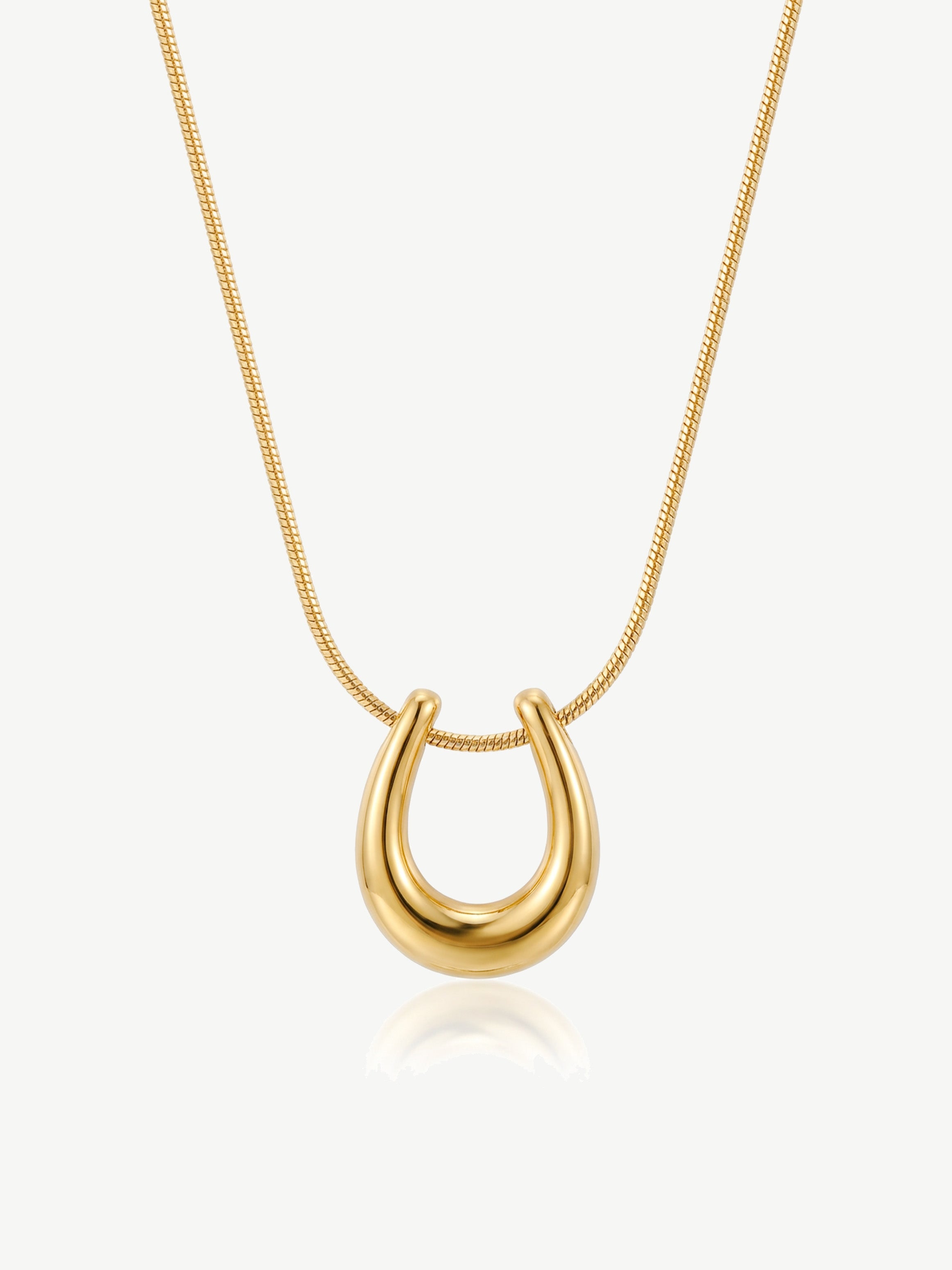 Collier avec pendentif en forme de fer à cheval épais