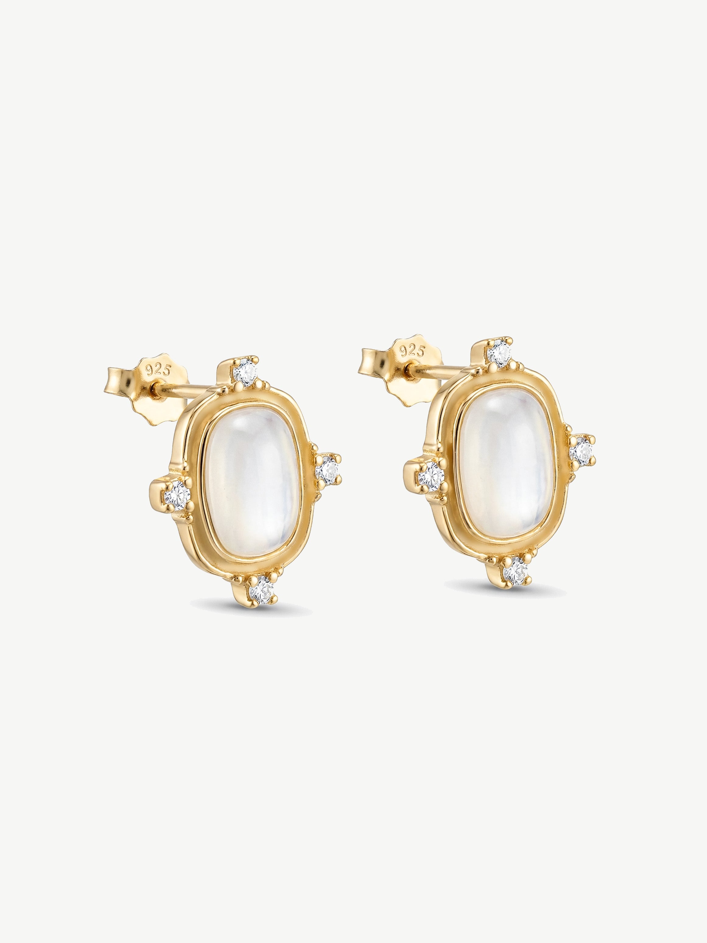 Boucles d'oreilles à tige blanches Heirloom