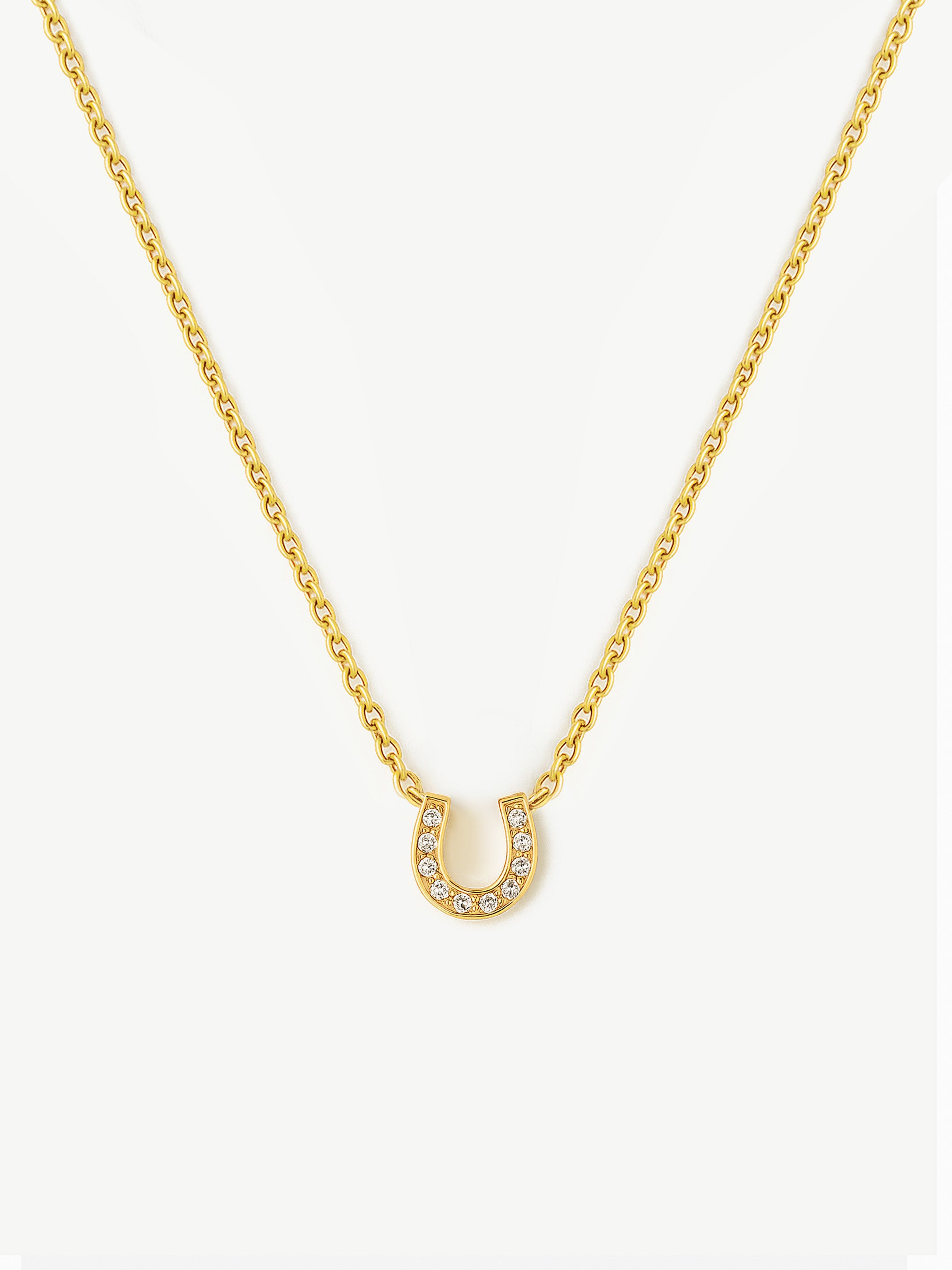 Collier délicat avec pendentif en forme de fer à cheval