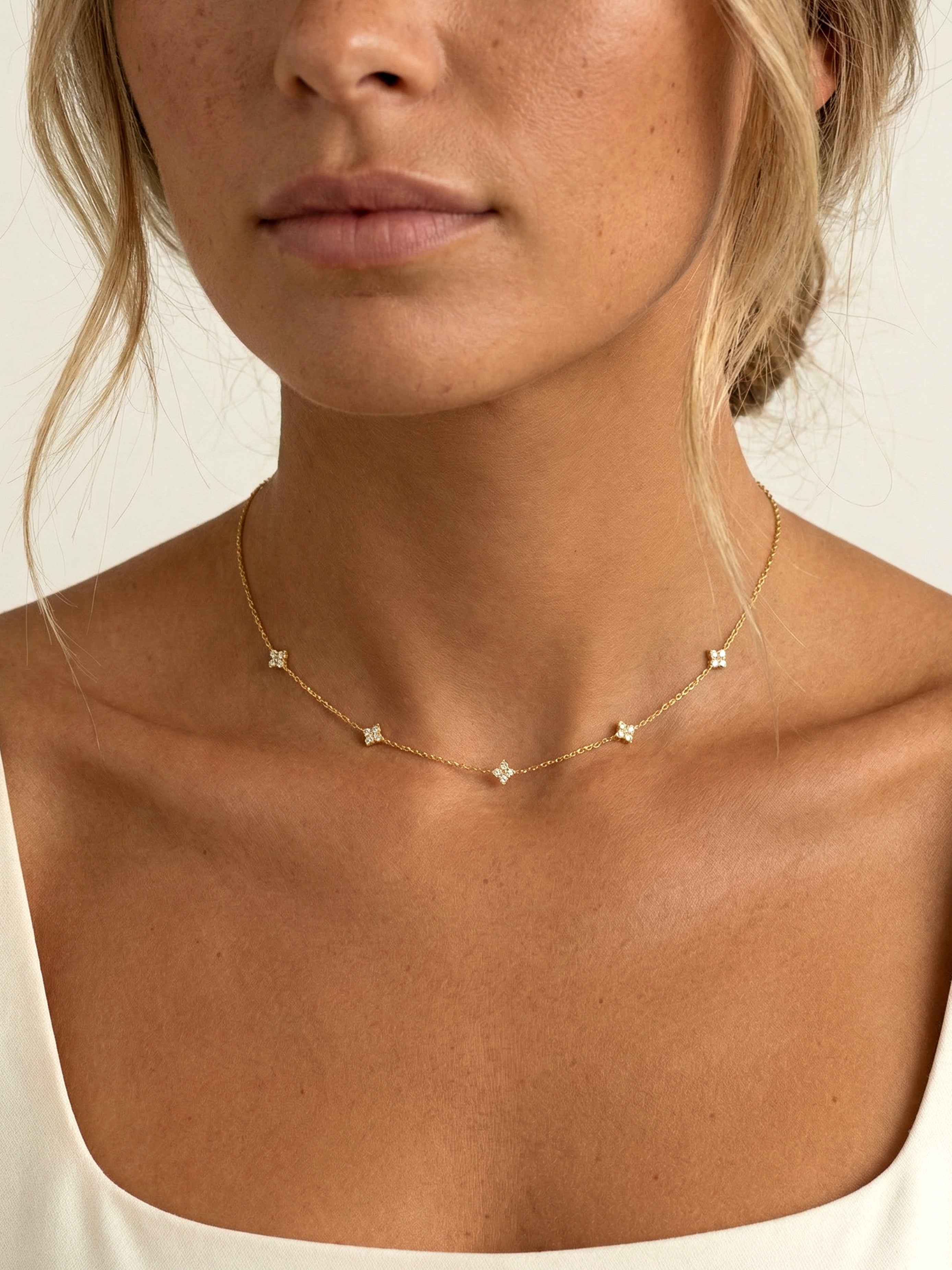 Collier délicat d'hortensias