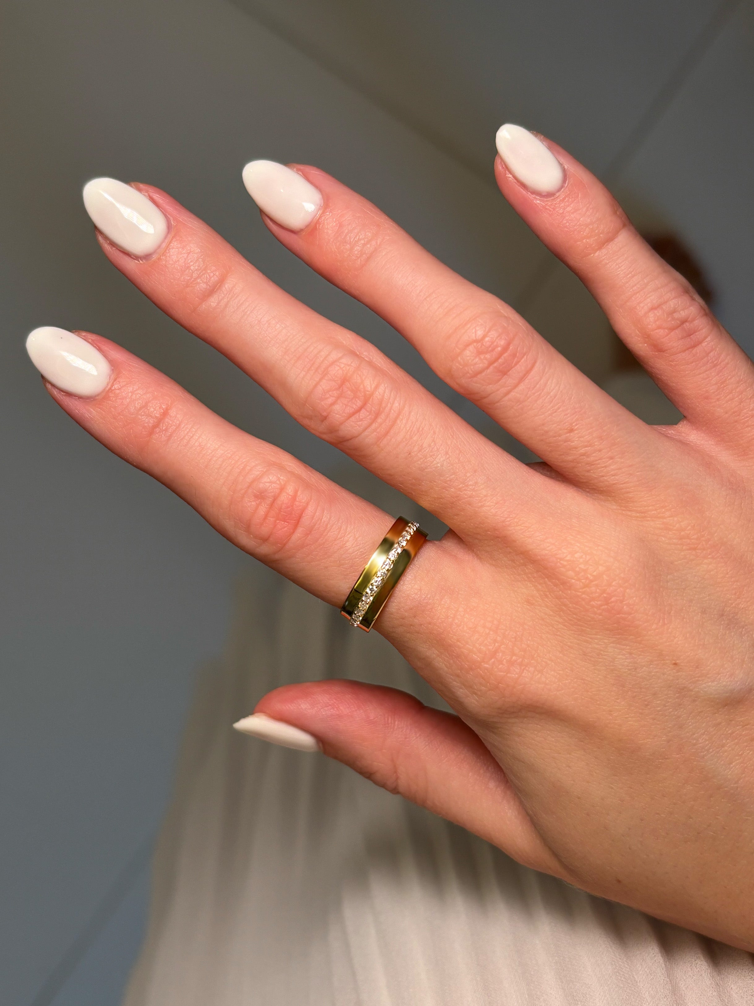 Bague épaisse pour cigare avec pierres