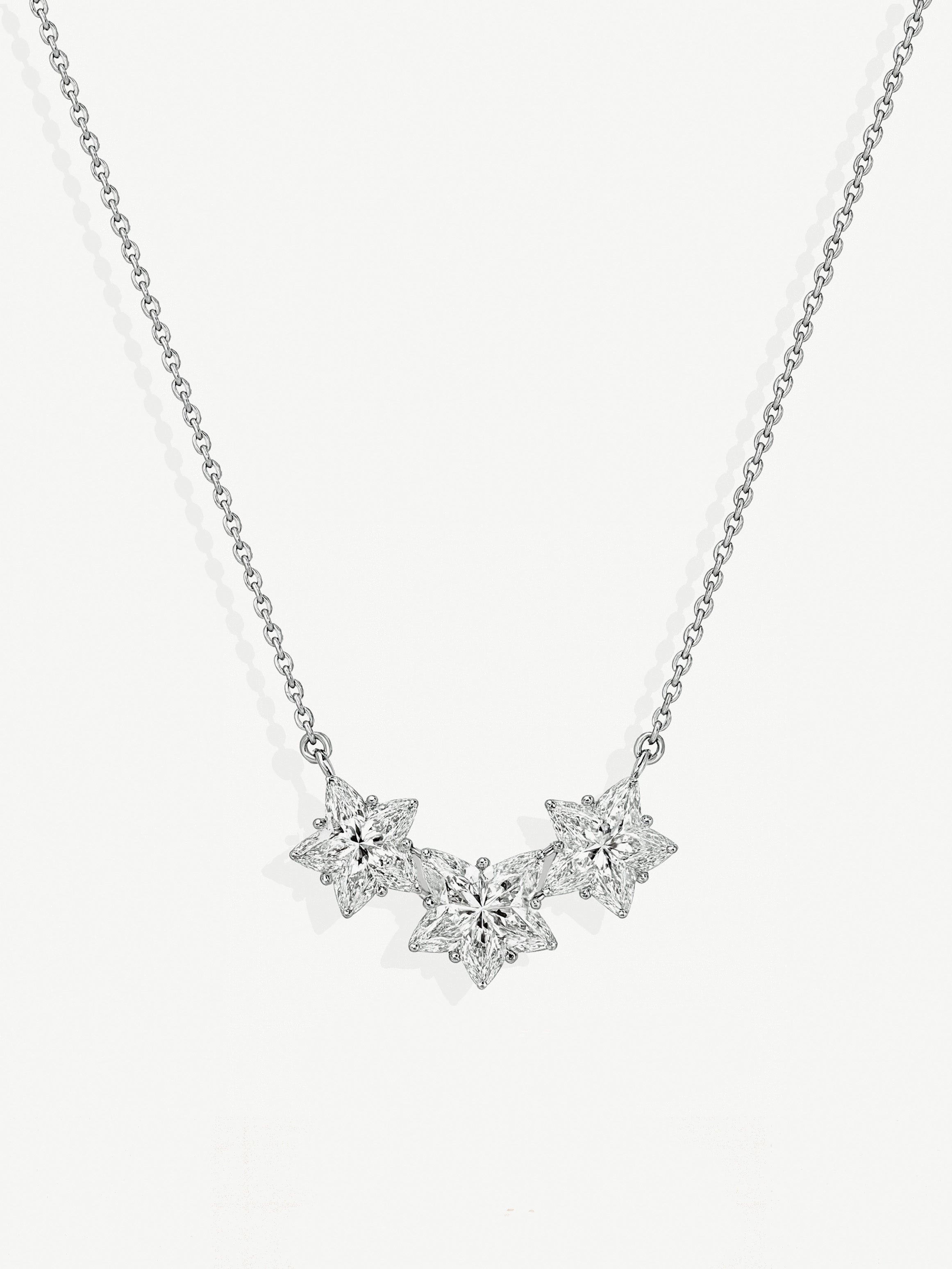 Collier délicat à trois étoiles