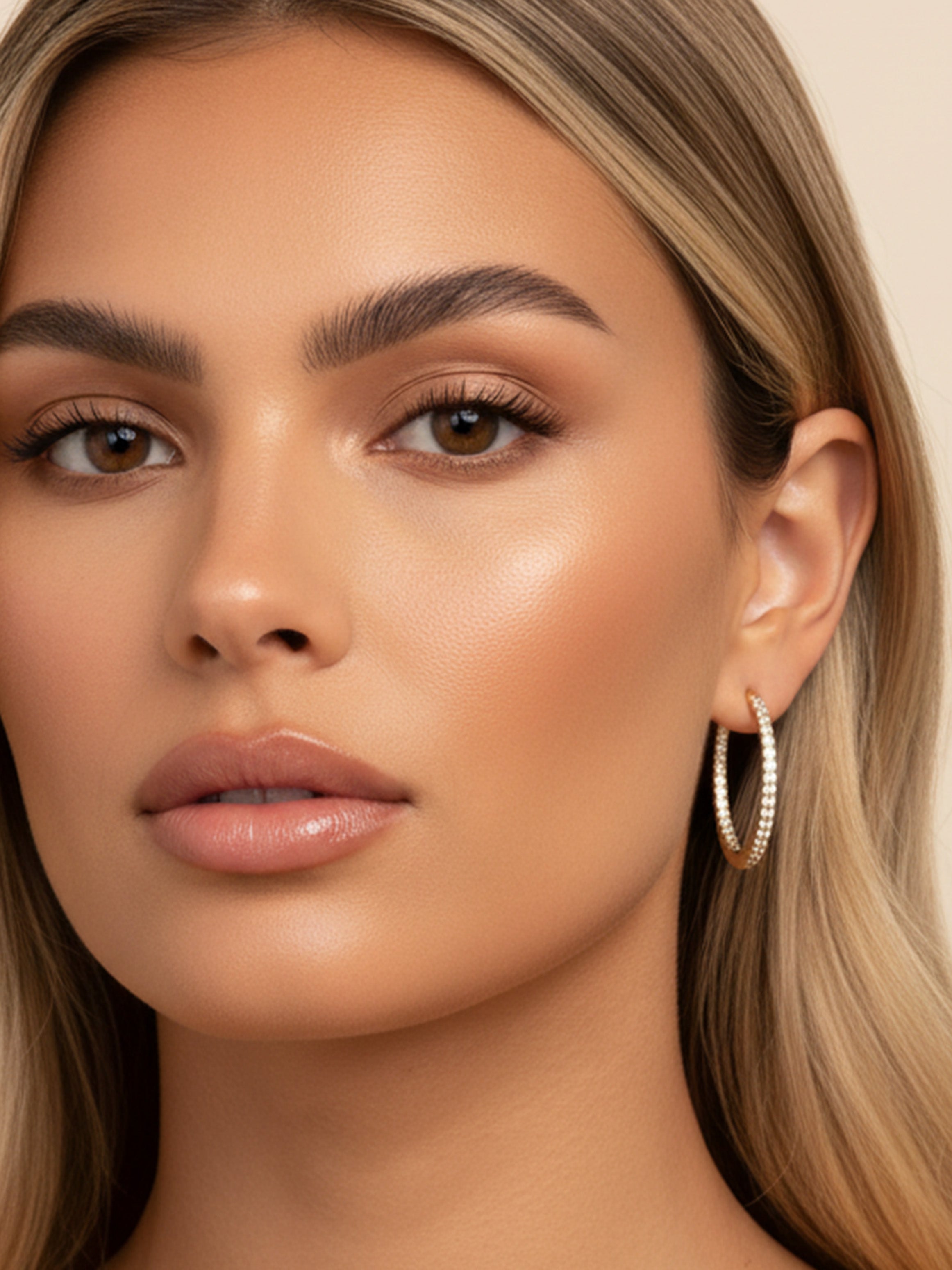 Boucles d'oreilles créoles tennis pavées de pierres scintillantes