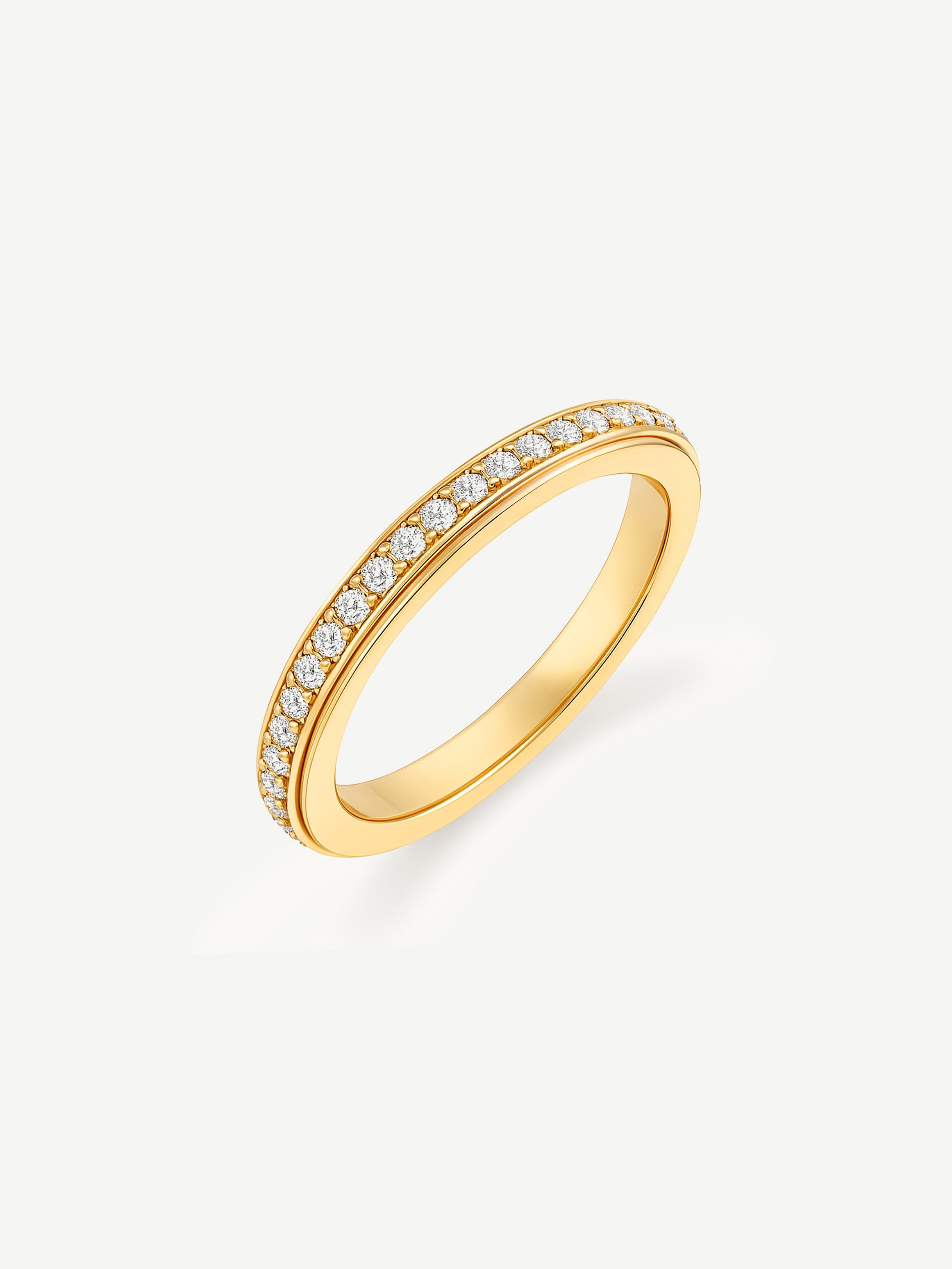 Bague d'éternité fine et empilable avec pierres scintillantes