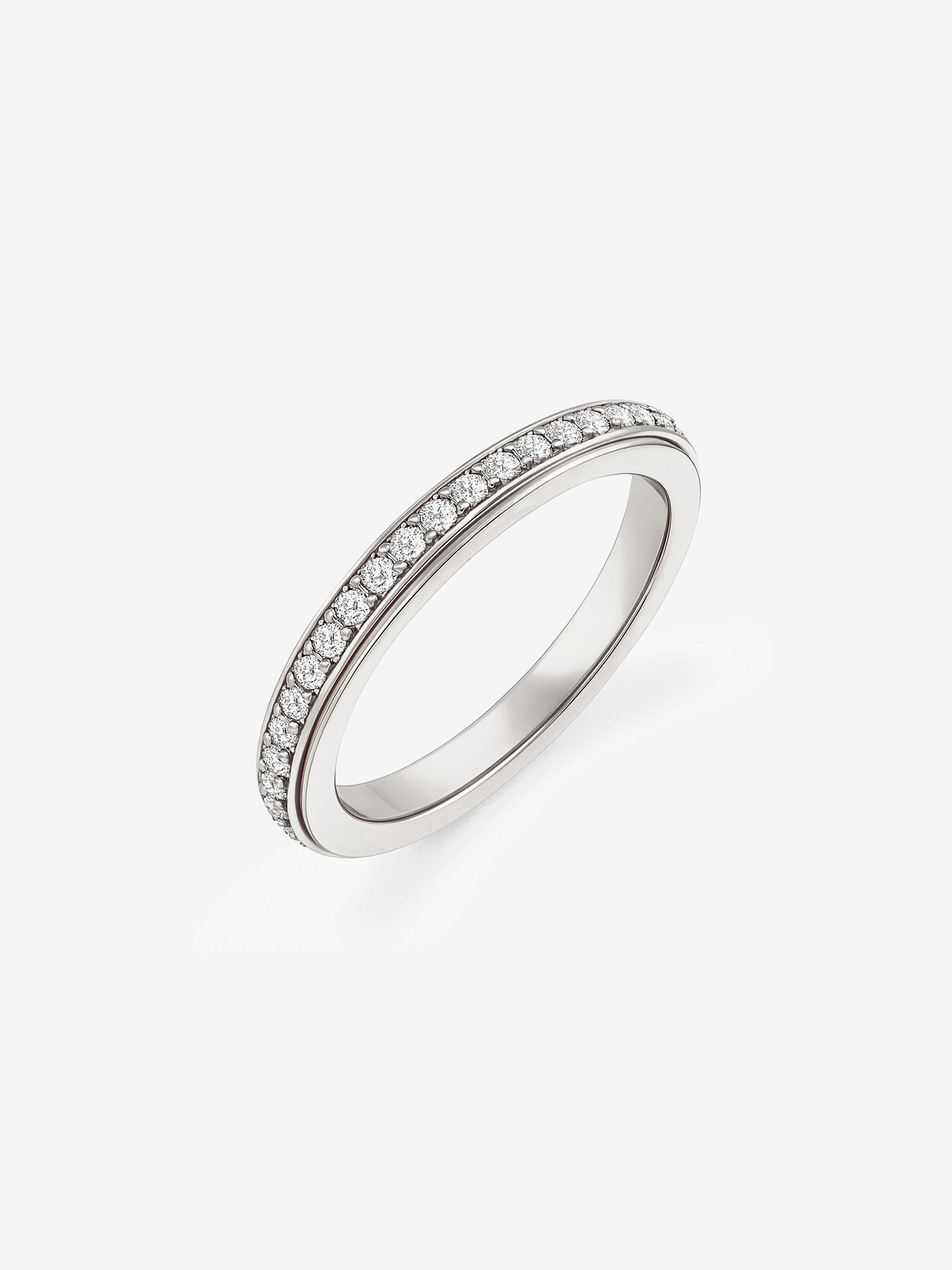 Bague d'éternité fine et empilable avec pierres scintillantes