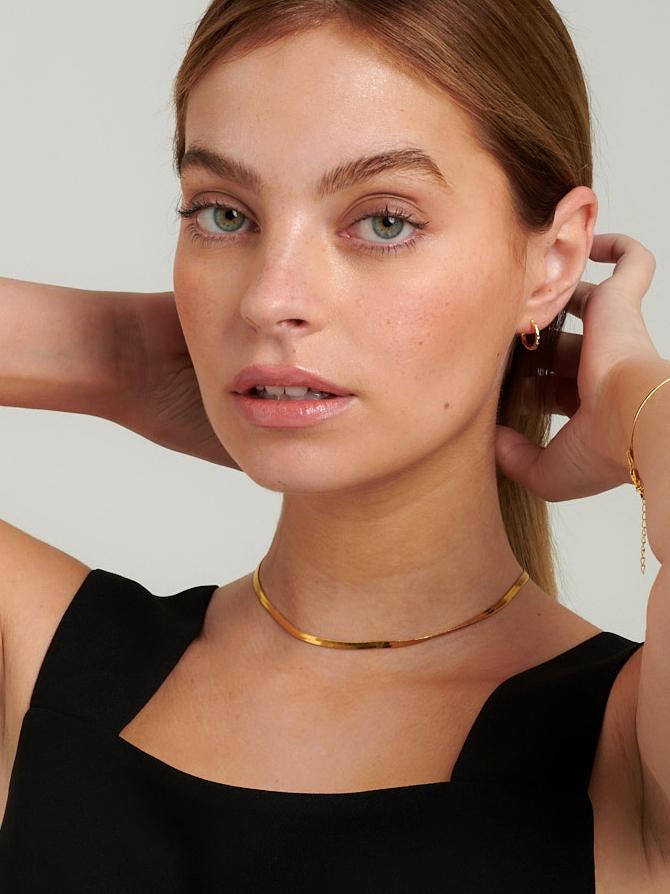 Dainty herringbone snake chain necklace for women.