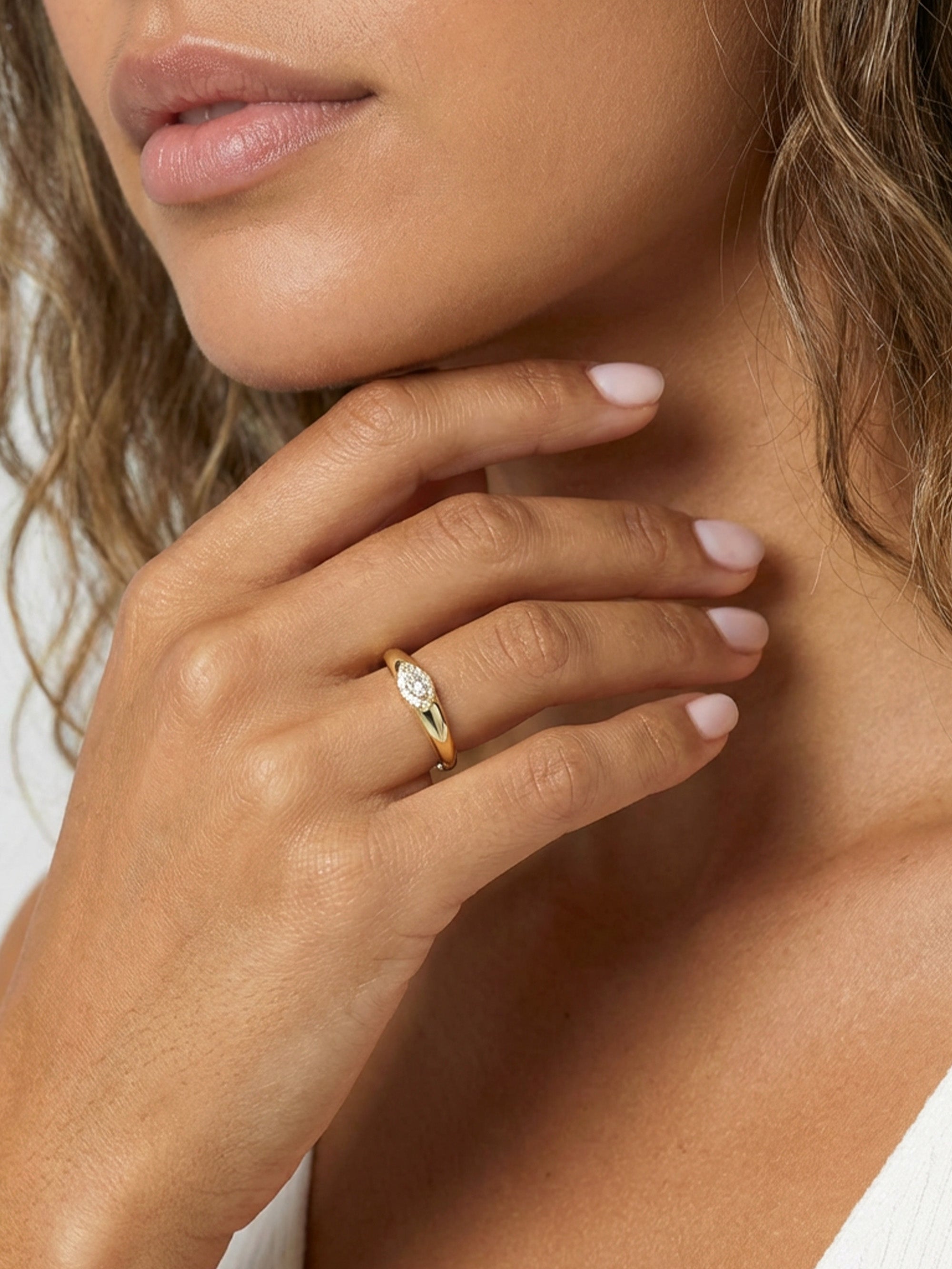 Chevalière ovale avec mauvais œil