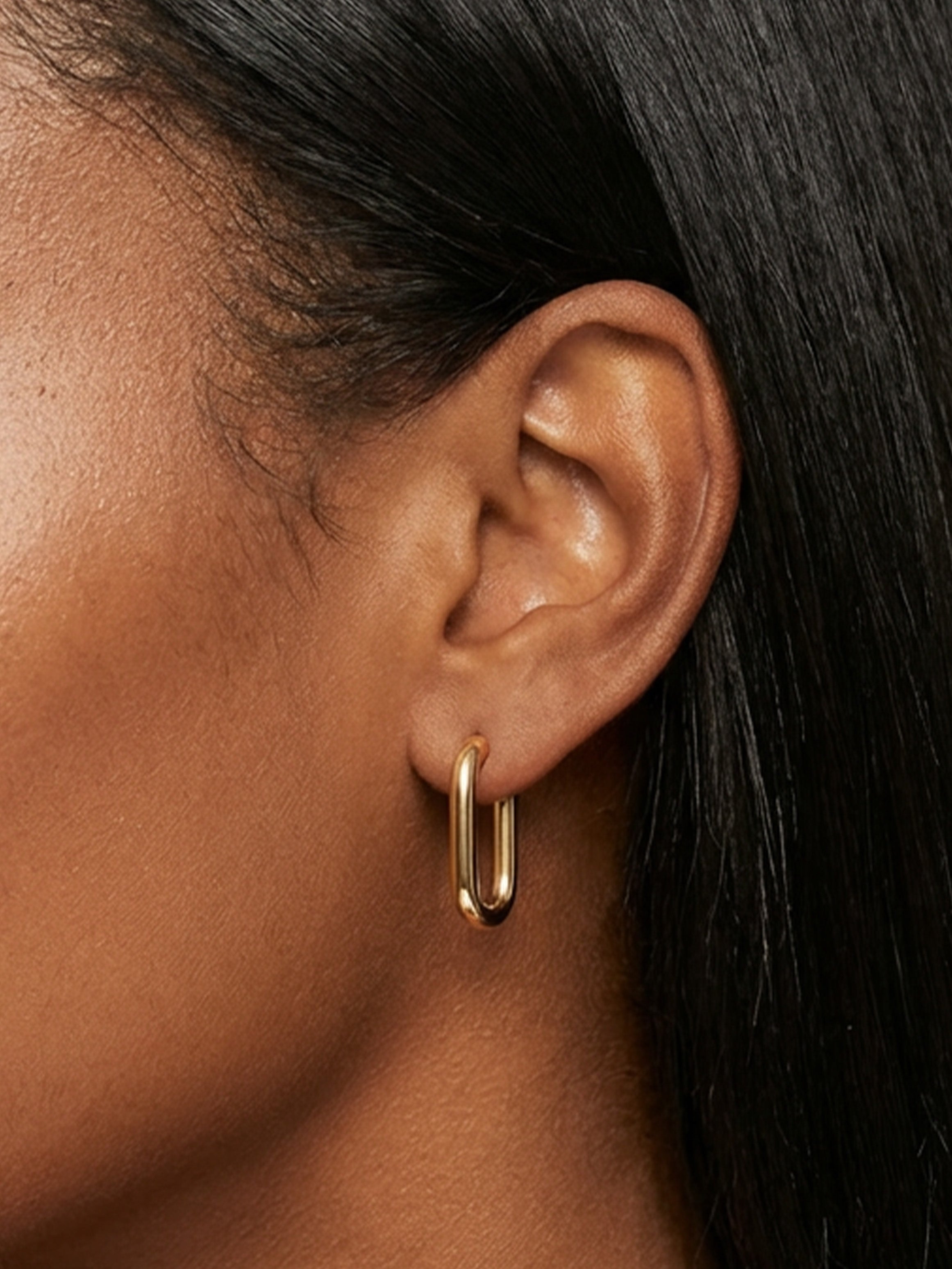 Petites boucles d'oreilles créoles ovales épaisses