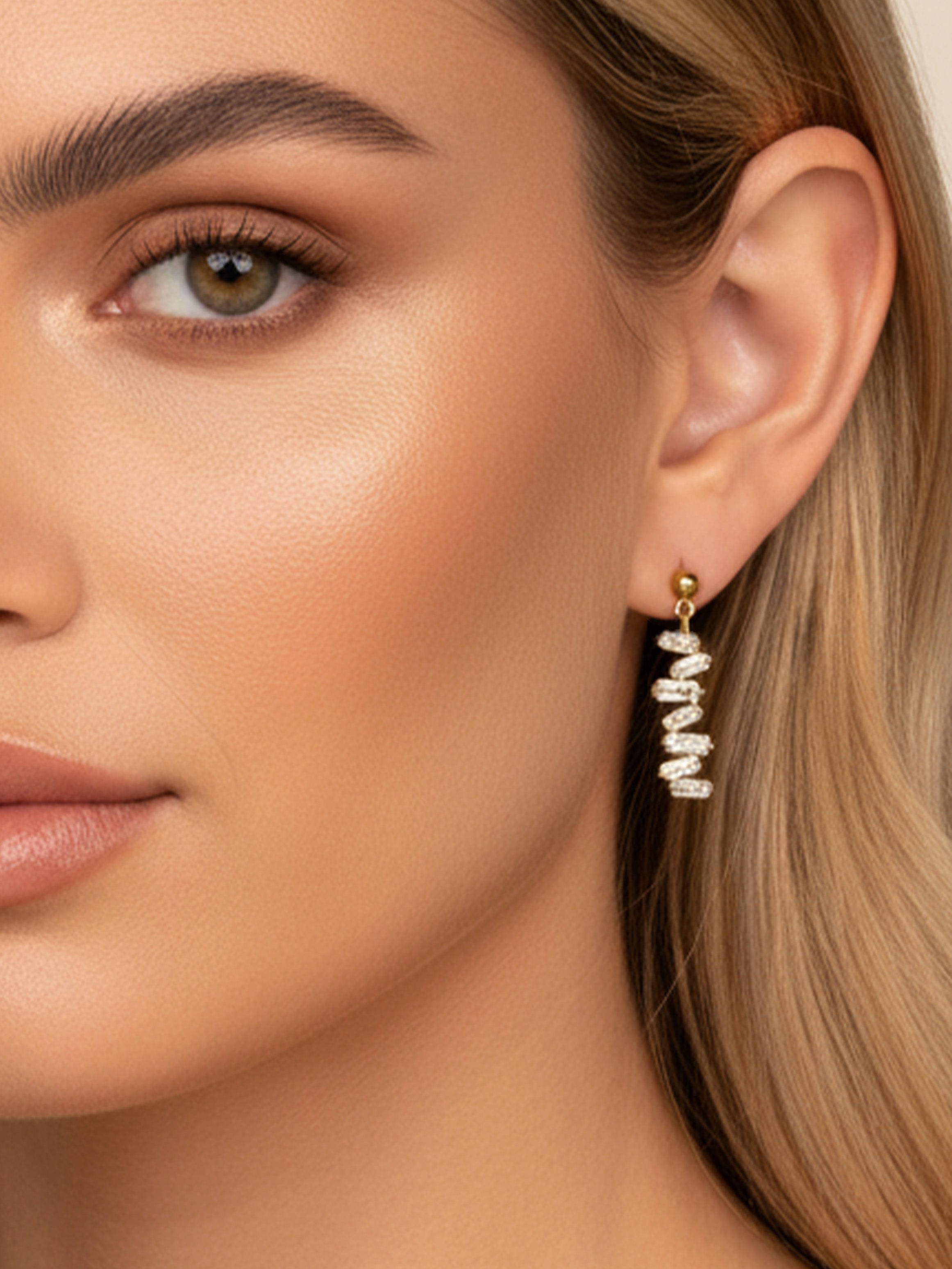 Boucles d'oreilles pendantes verticales avec pierres baguettes