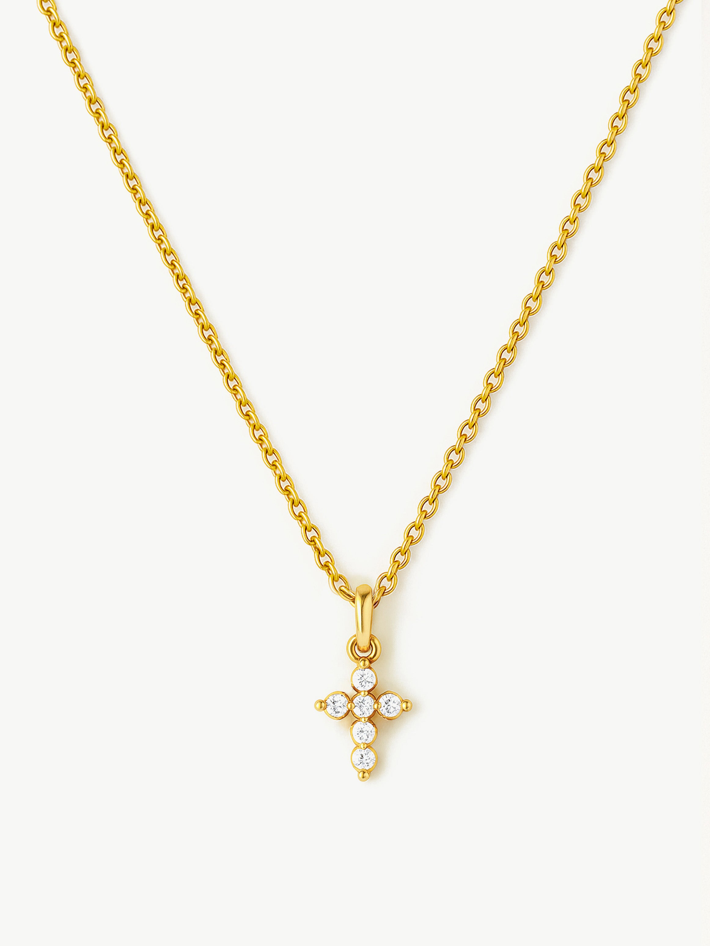 Collier délicat en forme de croix