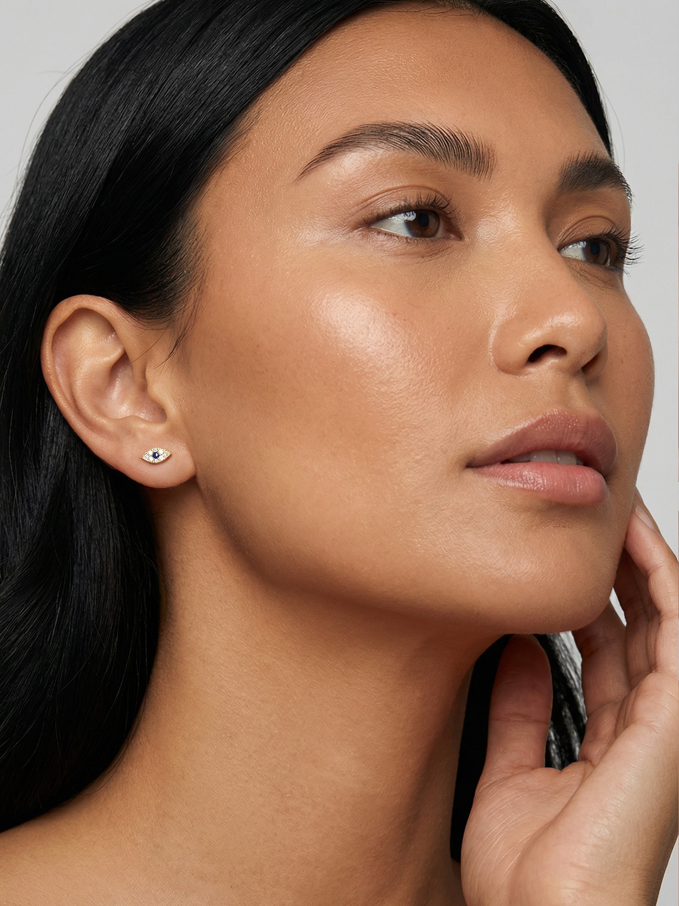 Boucles d'oreilles délicates contre le mauvais œil - Dos vissé