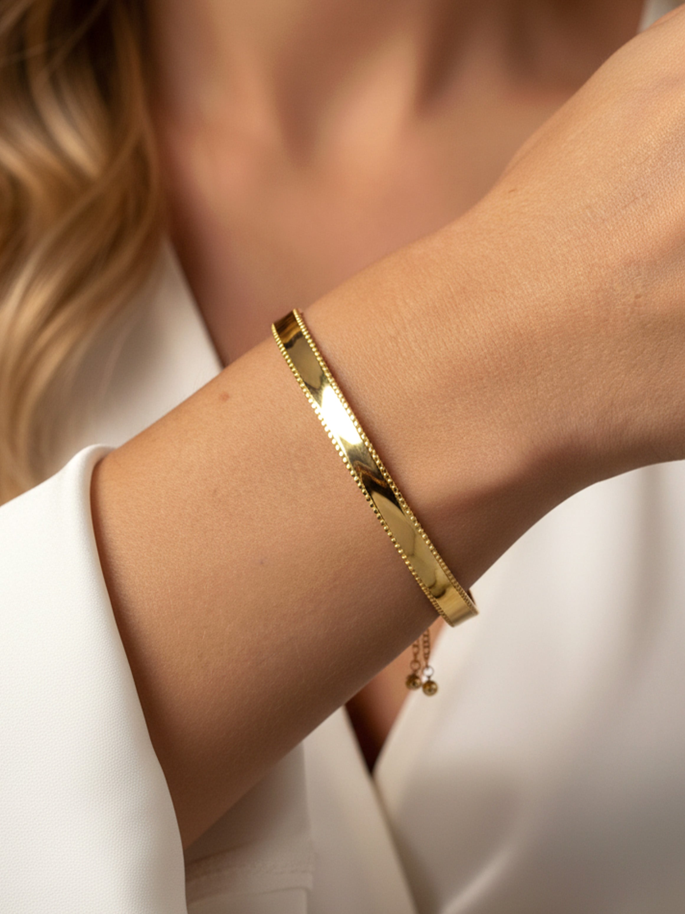 Bracelet jonc réglable à pompons