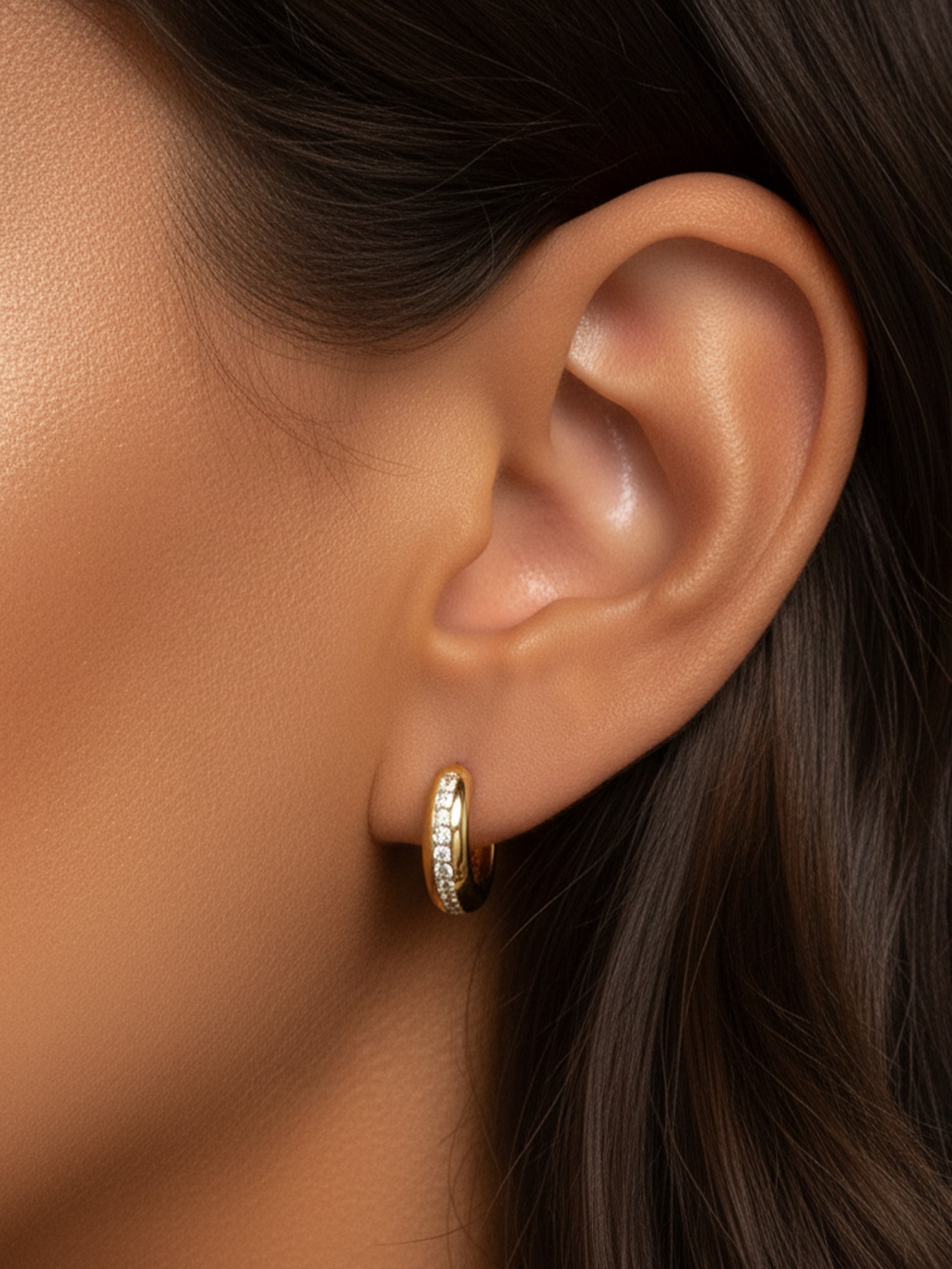 Boucles d'oreilles créoles épaisses avec petites pierres