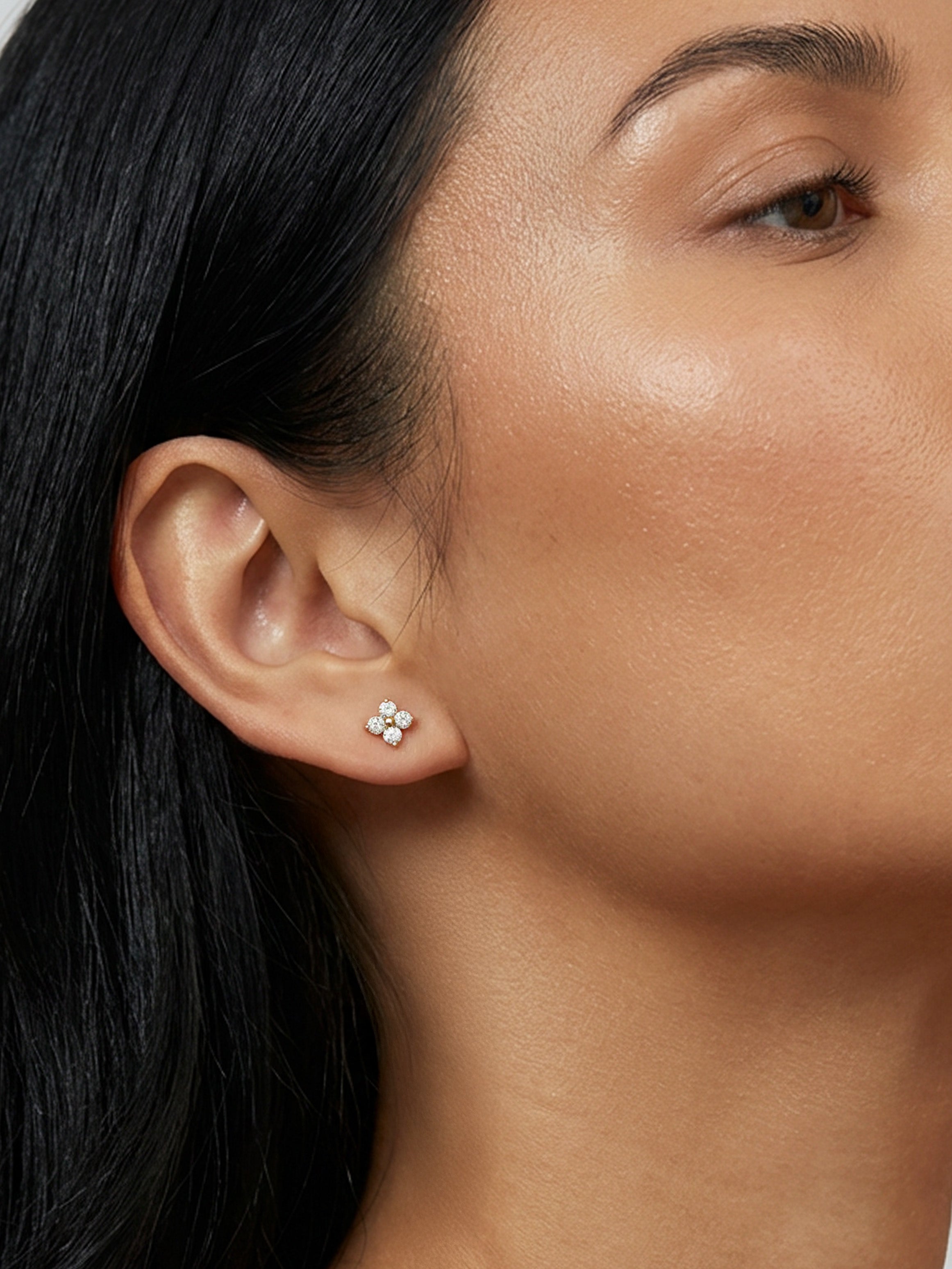 Boucles d'oreilles à tige en forme d'hortensia minuscule