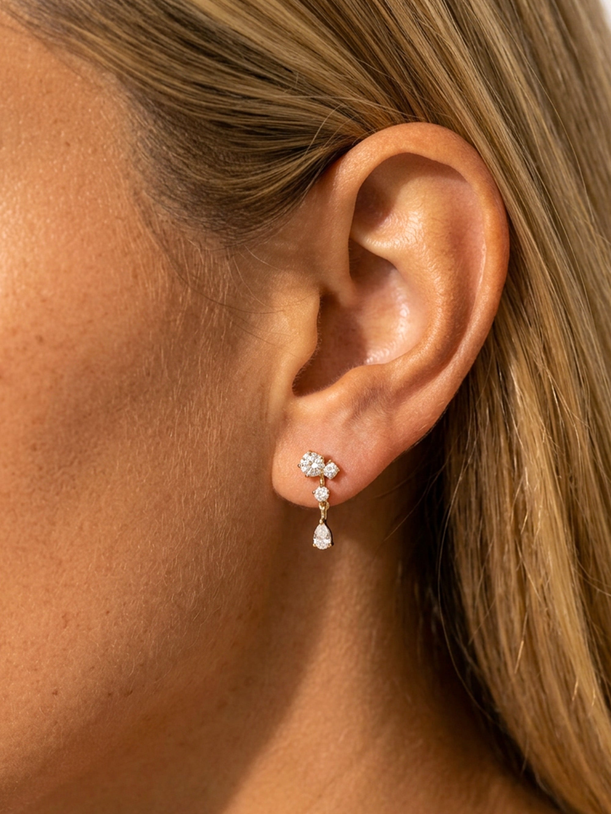 Boucles d'oreilles pendantes délicates en grappe