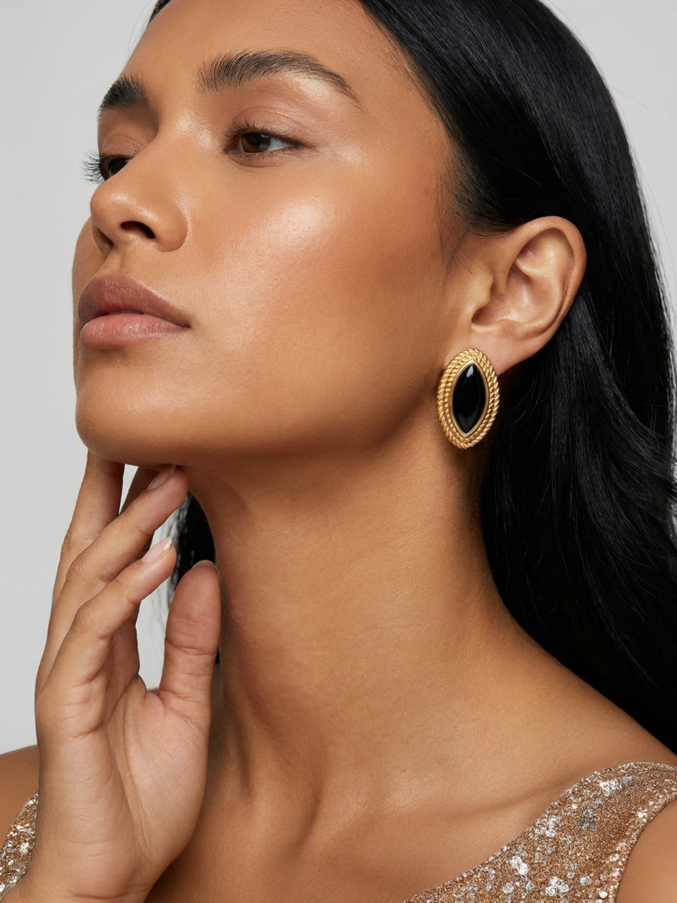 Boucles d'oreilles à tige ovales marquise avec pierre noire 