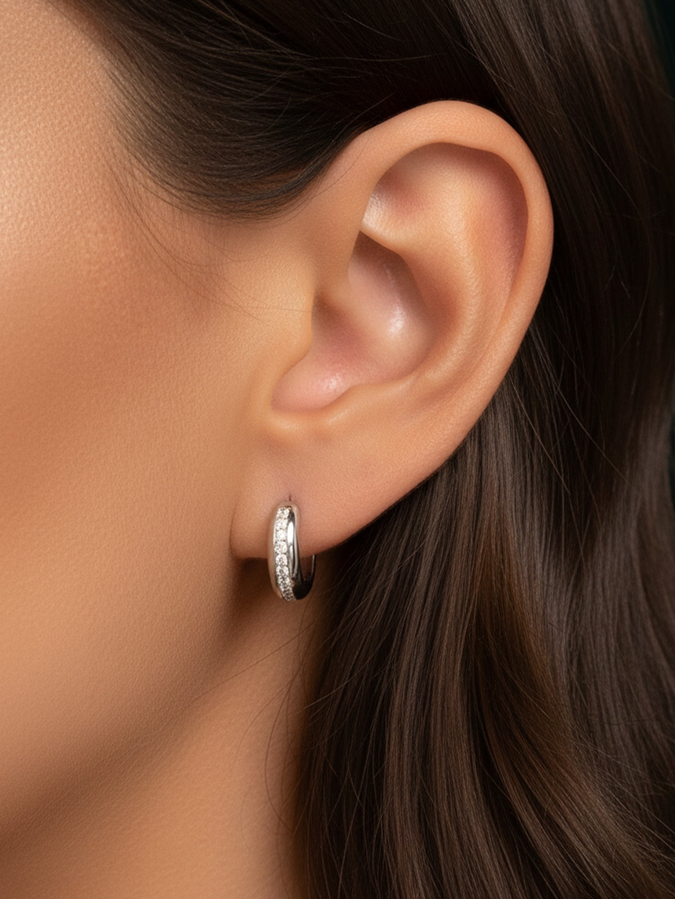 Boucles d'oreilles créoles épaisses avec petites pierres