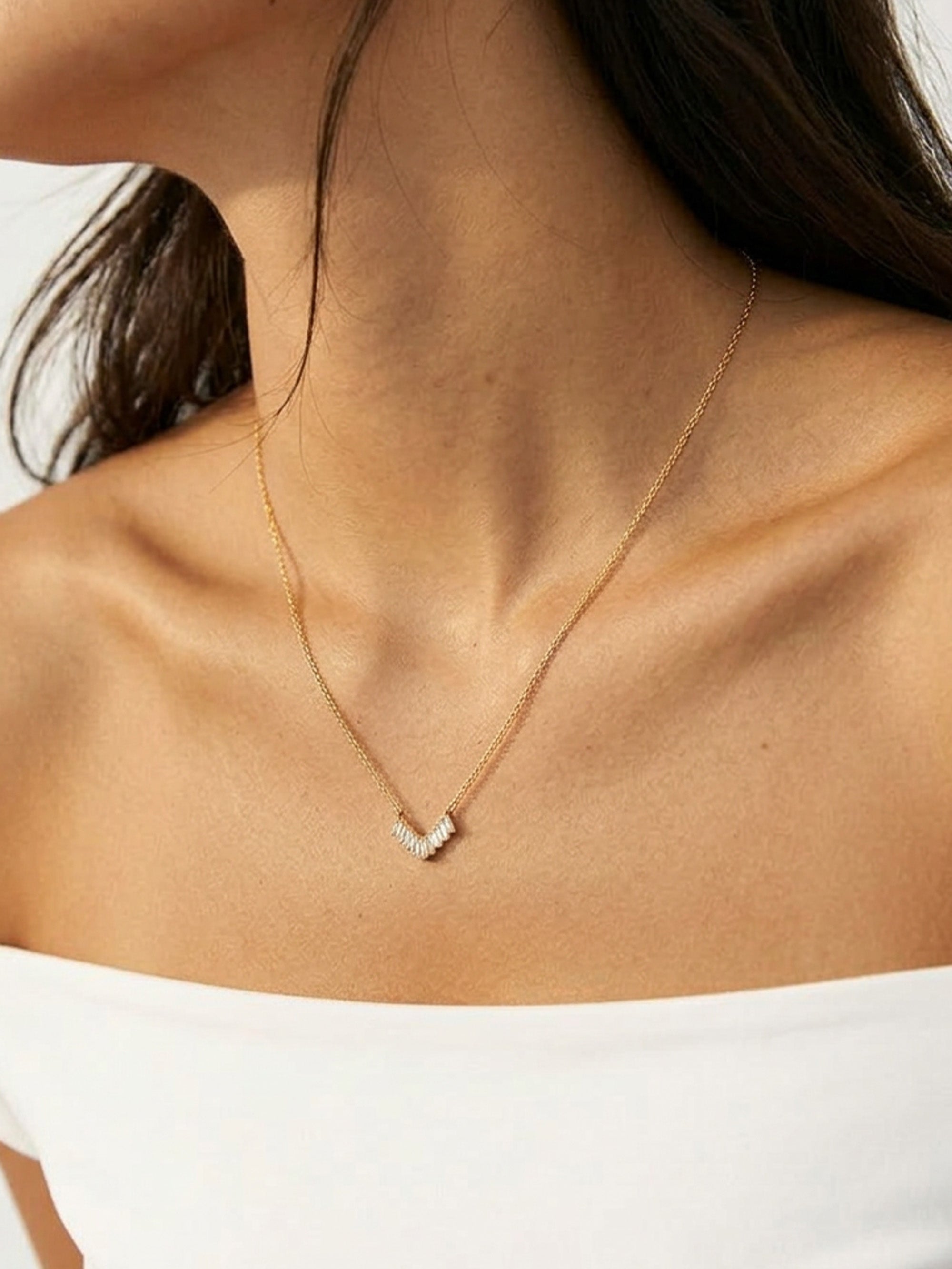 Collier délicat avec barre baguette