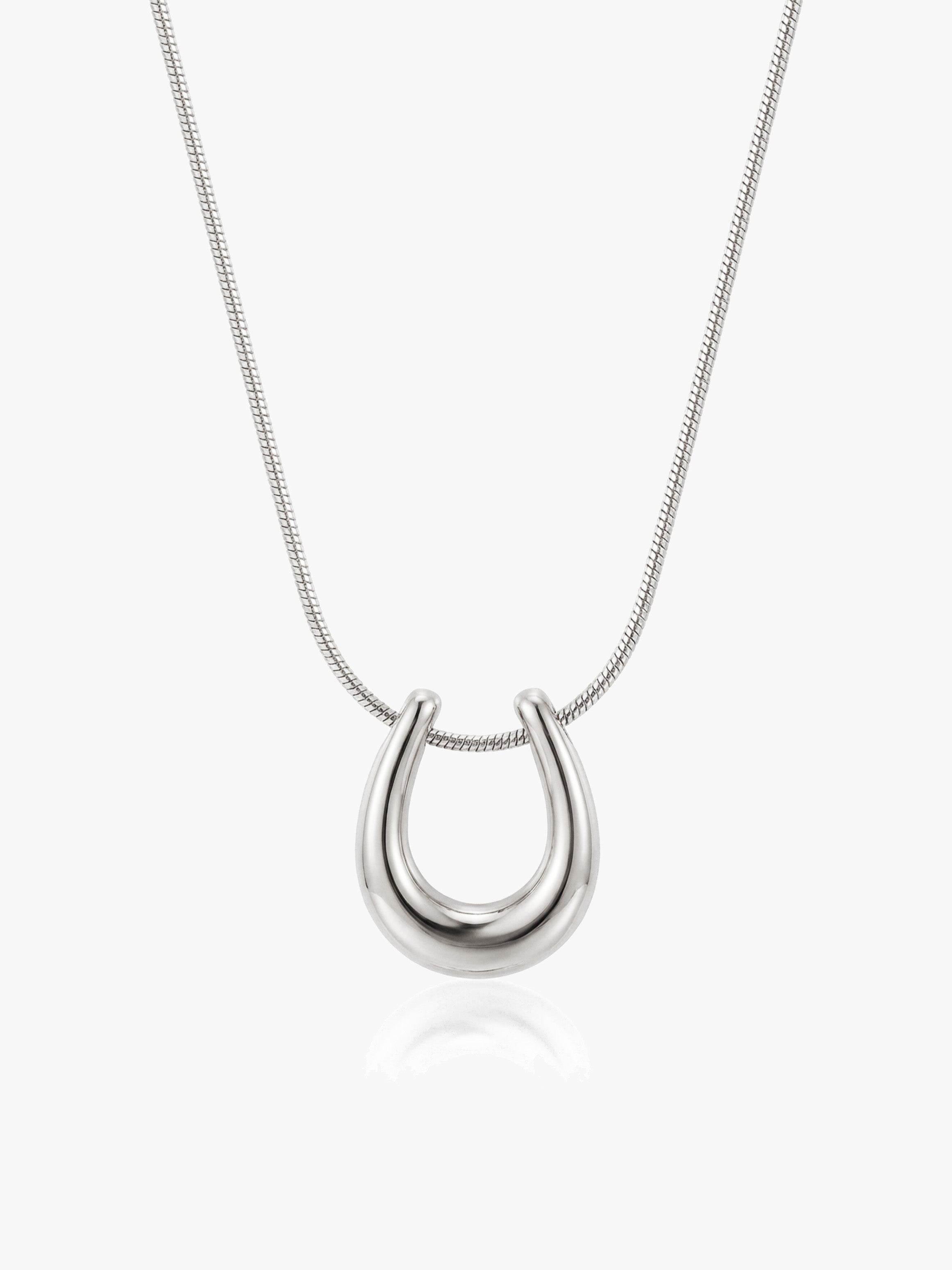 Collier avec pendentif en forme de fer à cheval épais