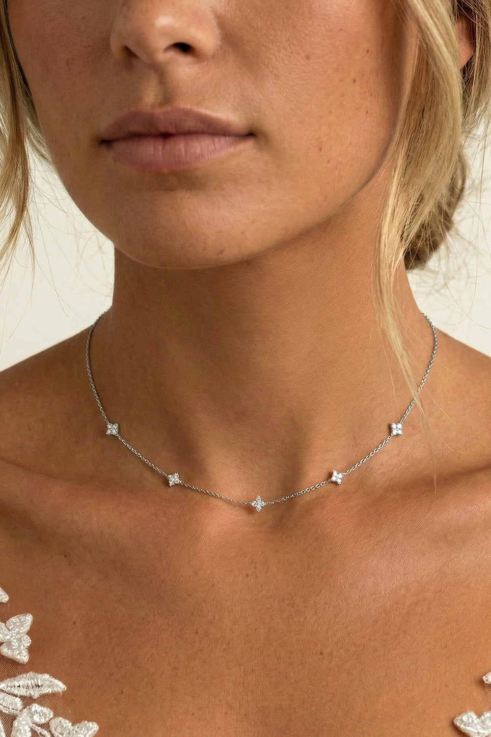 Collier délicat d'hortensias