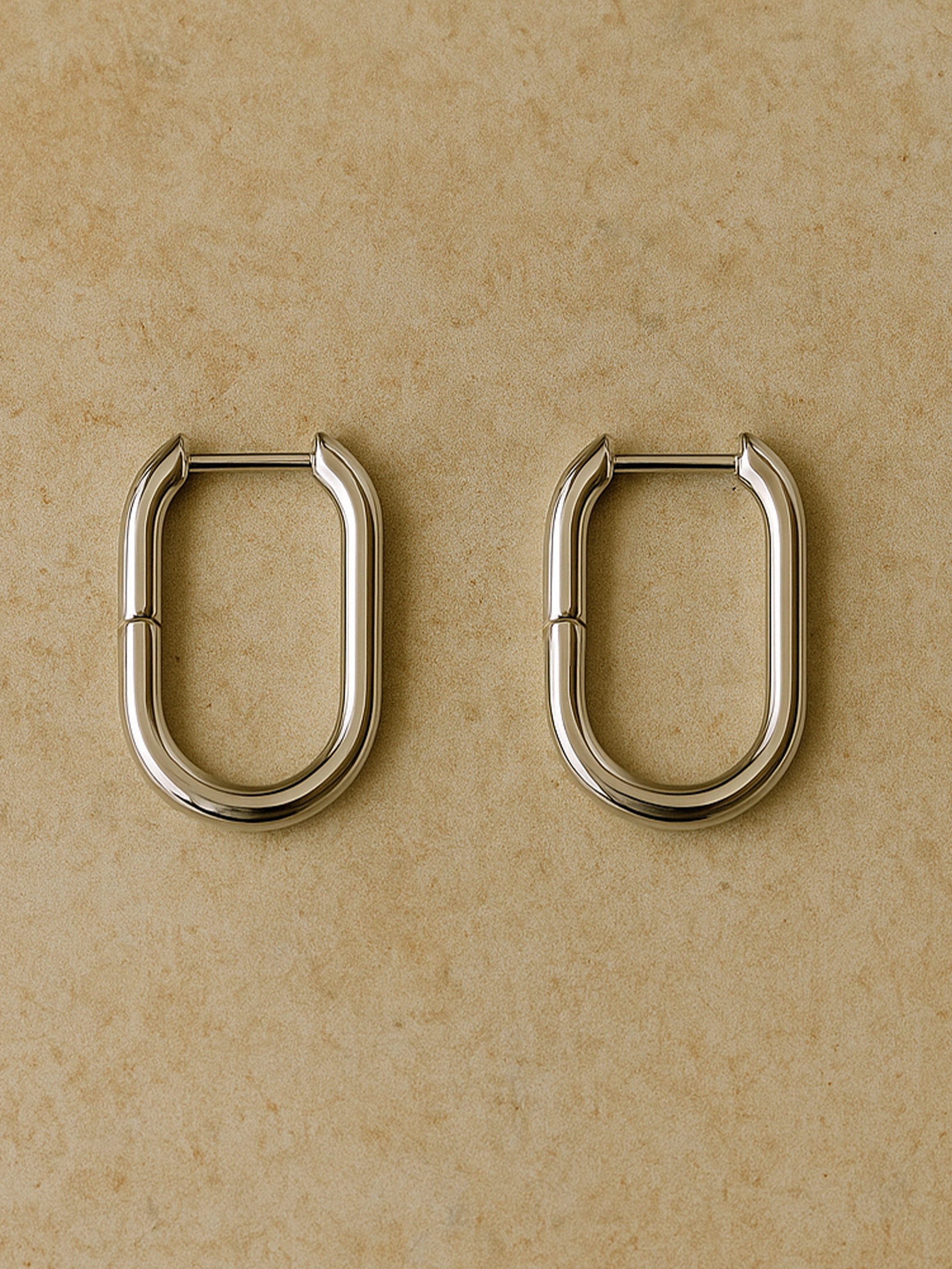 Petites boucles d'oreilles créoles ovales épaisses