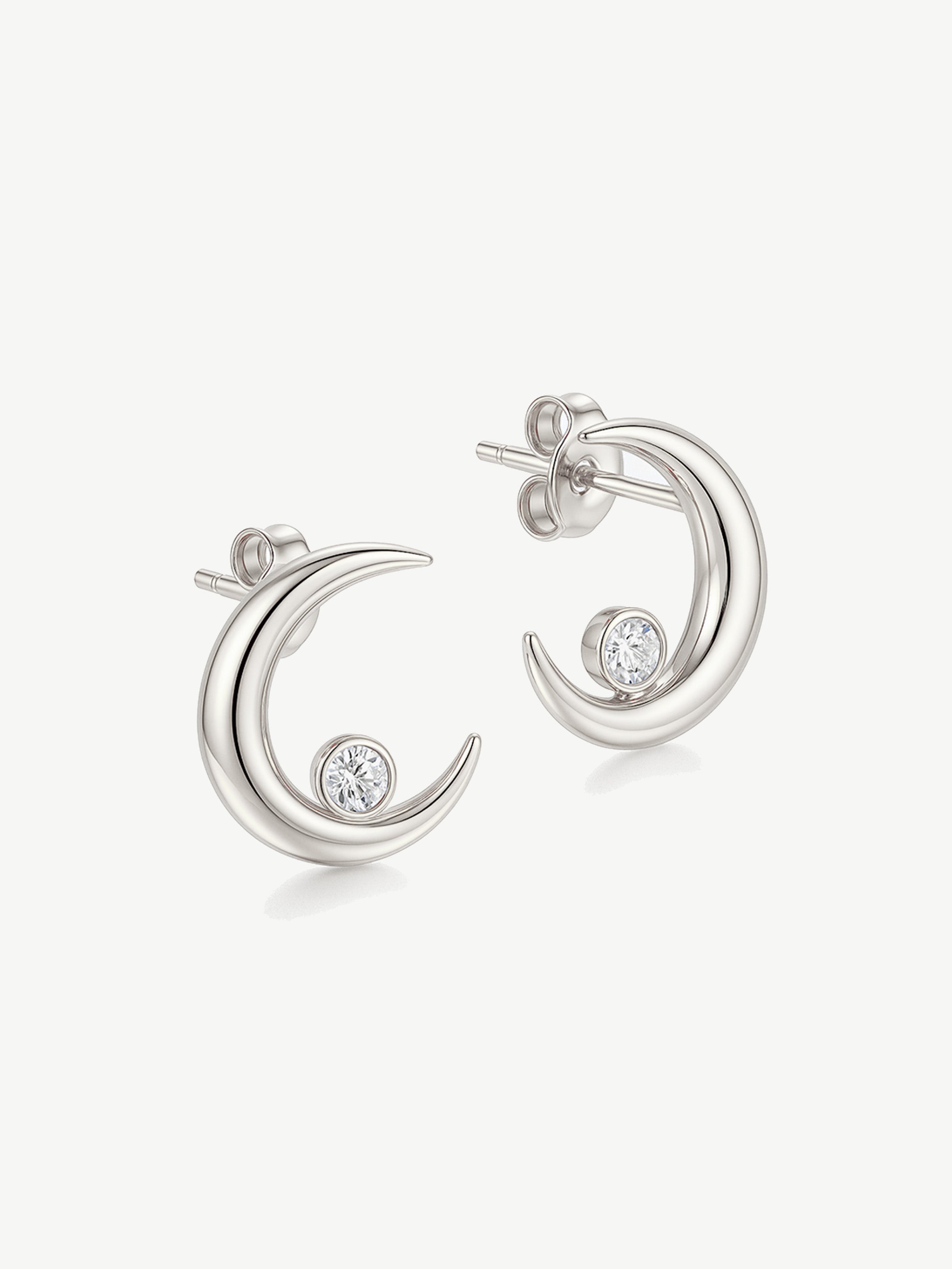 Boucles d'oreilles délicates en forme de croissant de lune et d'étoile