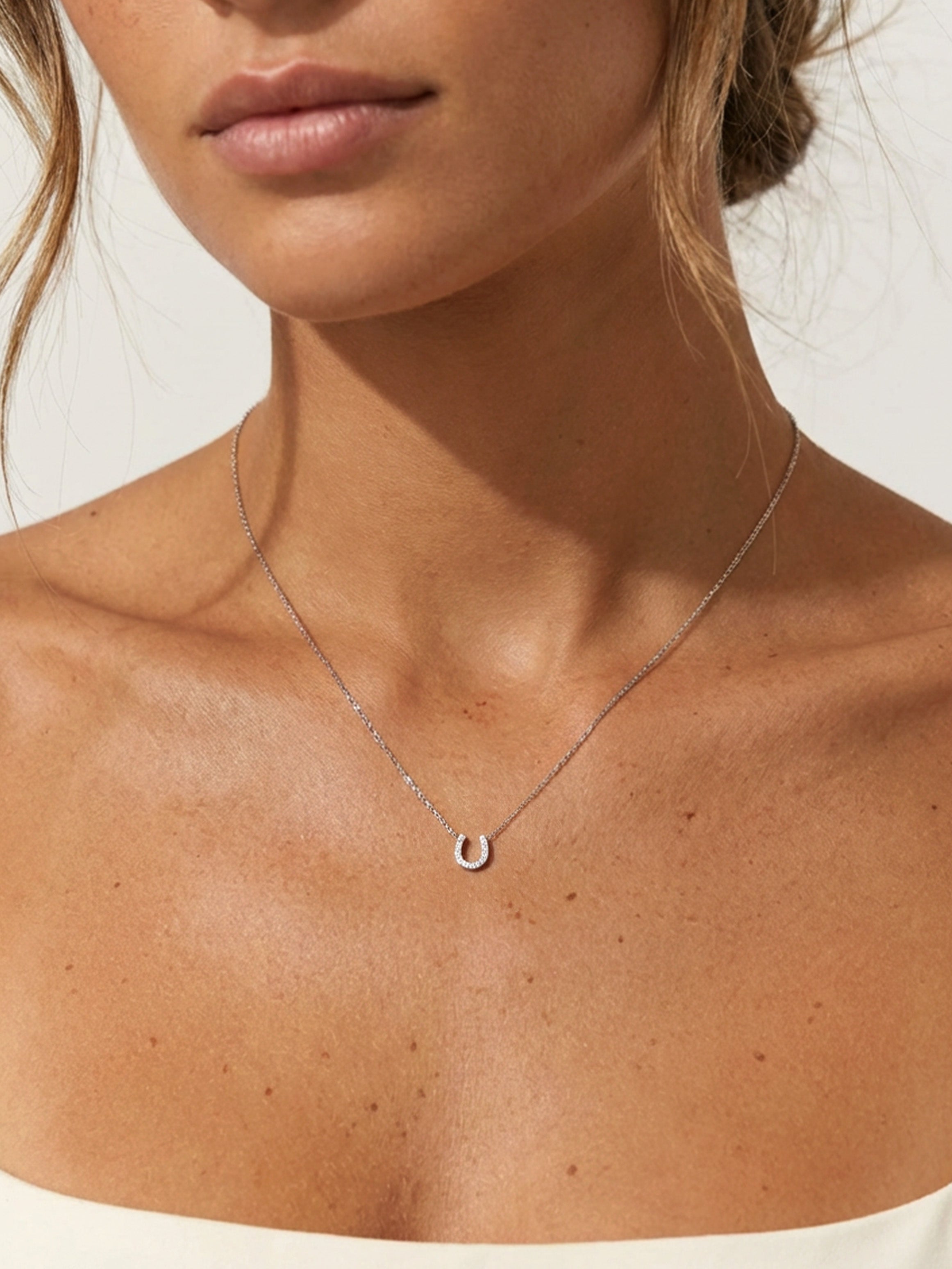 Dainty Horseshoe Pendant Necklace