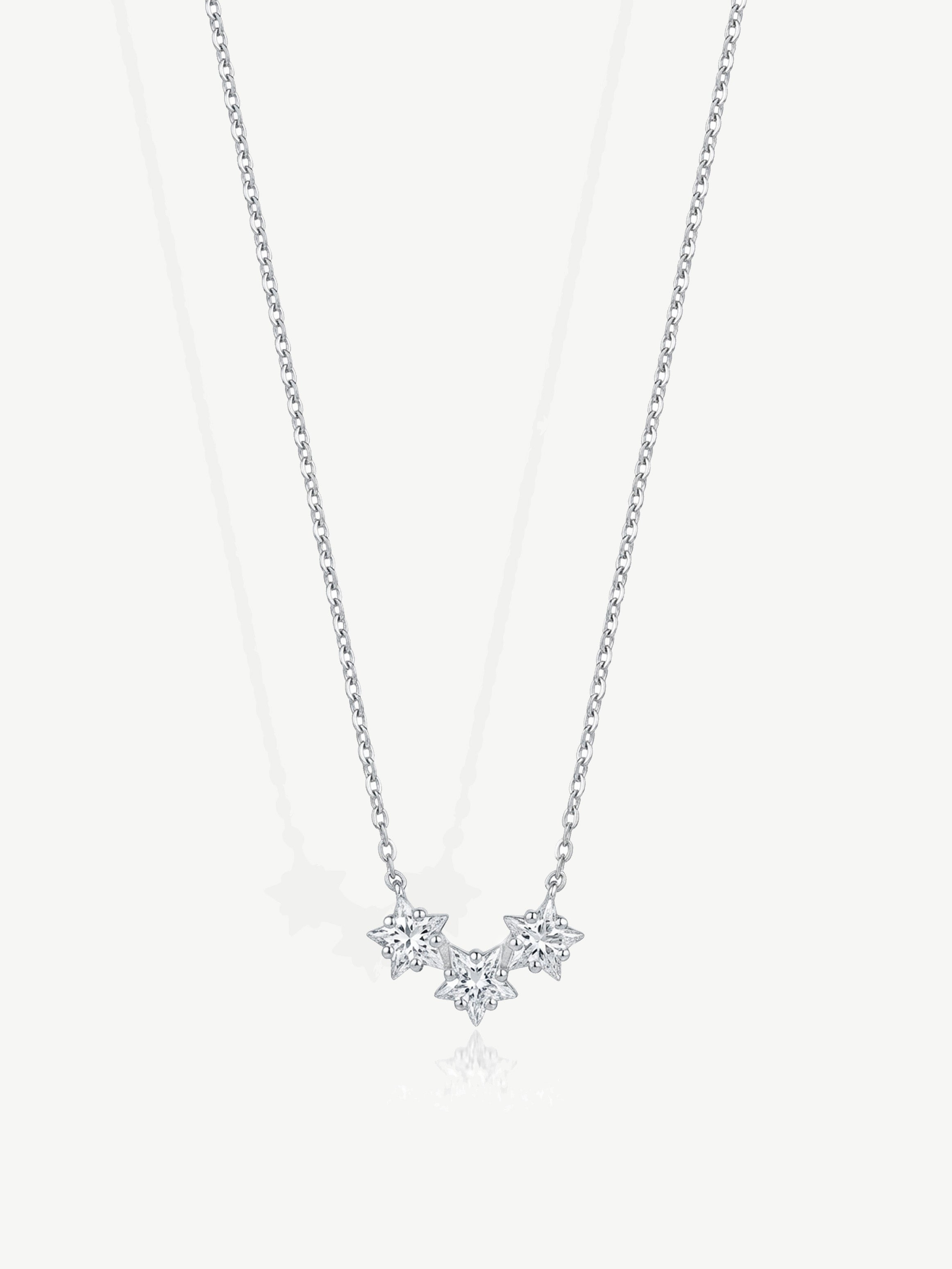 Collier délicat à trois étoiles